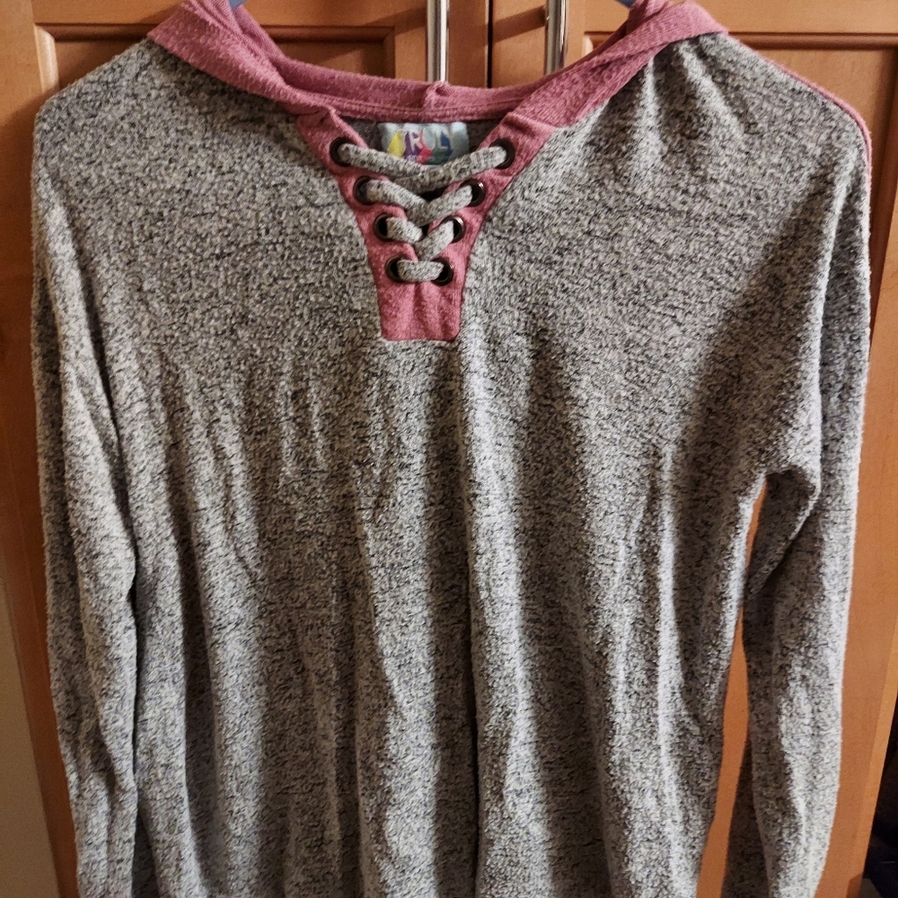 489) Womens hooded pullover.  truly